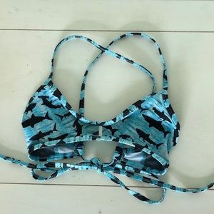 Jolyn Vent Top — Shark Pattern